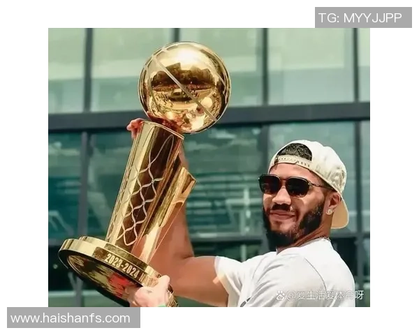 当年谁能想到足球明星们如今的辉煌成就与传奇人生会如此引人瞩目